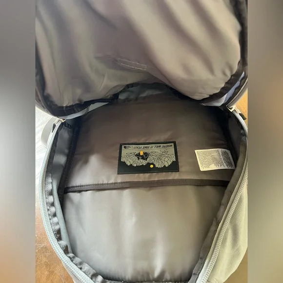 like a new The North Face Gray connector Athletic Backpack with Padded Straps